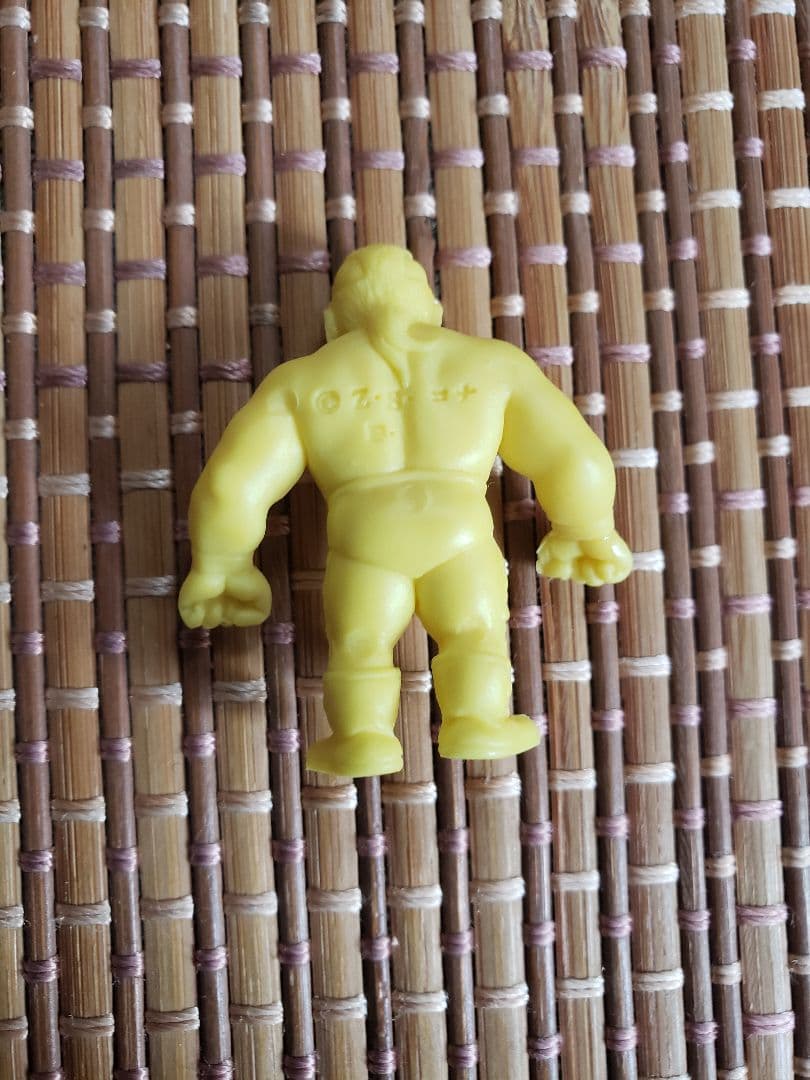 プロレス消しゴム　アニマルウォーリア　黄色　キン消し　キャラクター