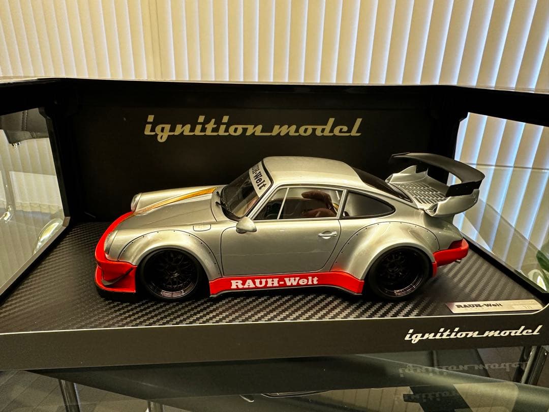 イグニションRWB930 シルバーミニカー 1/18