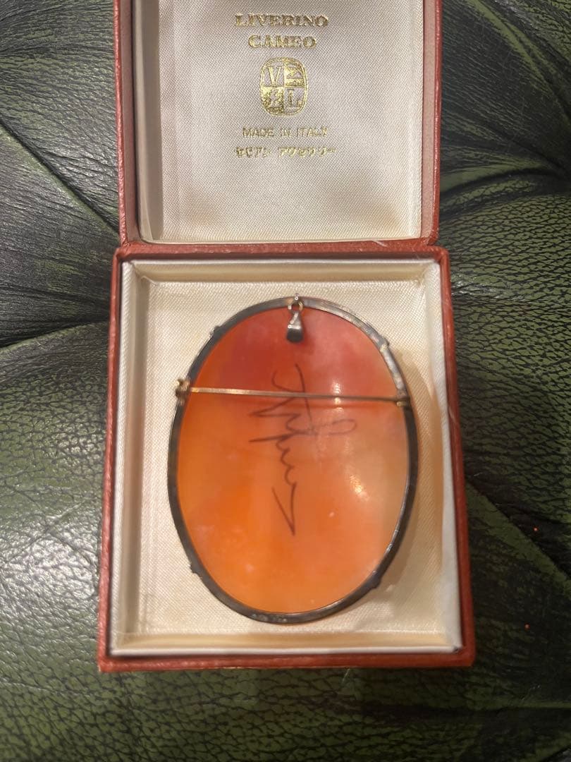 新春SALE❣️美品❣️Liverino Cameo 女性の肖像 ブローチ - メルカリ