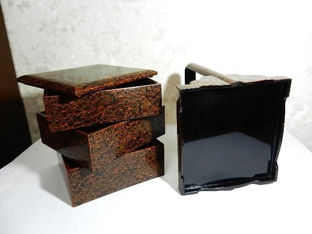 若狭塗漆芸品　持手台付き三段重箱（菓子器、茶道具）