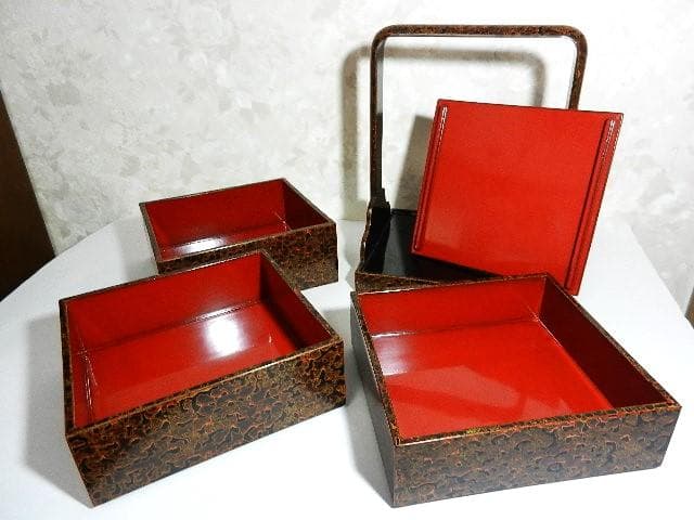 若狭塗漆芸品　持手台付き三段重箱（菓子器、茶道具）