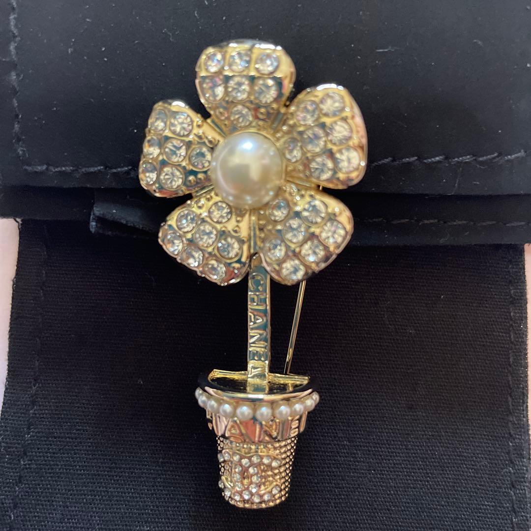 シャネルブローチ フラワーモチーフ ラインストーン
