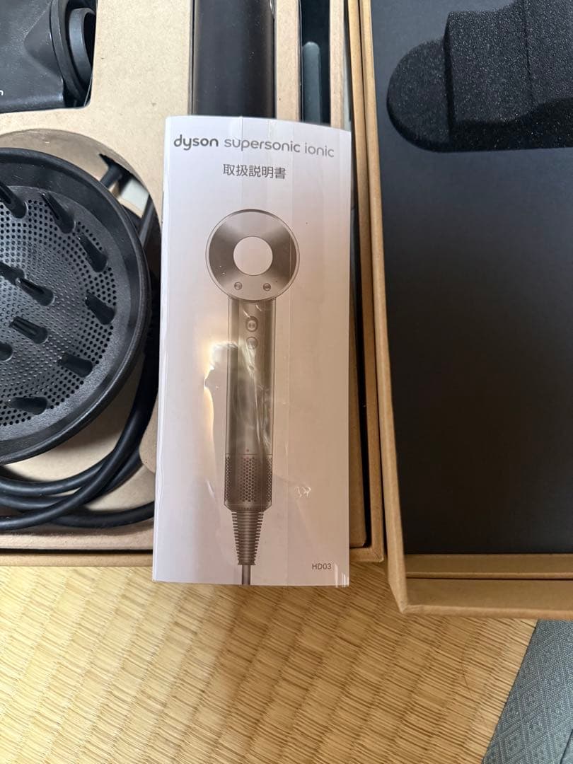 ダイソン Dyson HD03 アイアン/フューシャ ヘアドライヤー