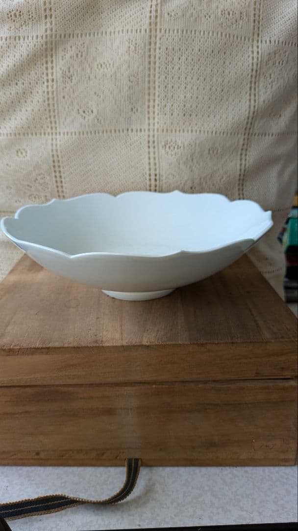 木製の箱入、人間国宝井上萬二作白磁菓子器