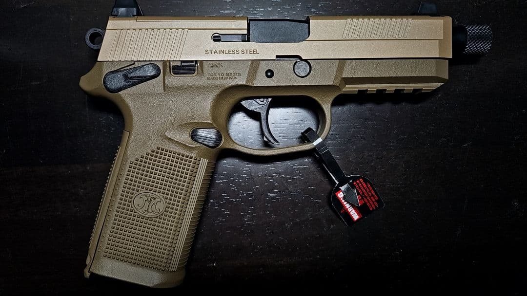 FNX-45 Tactical 本体と付属品