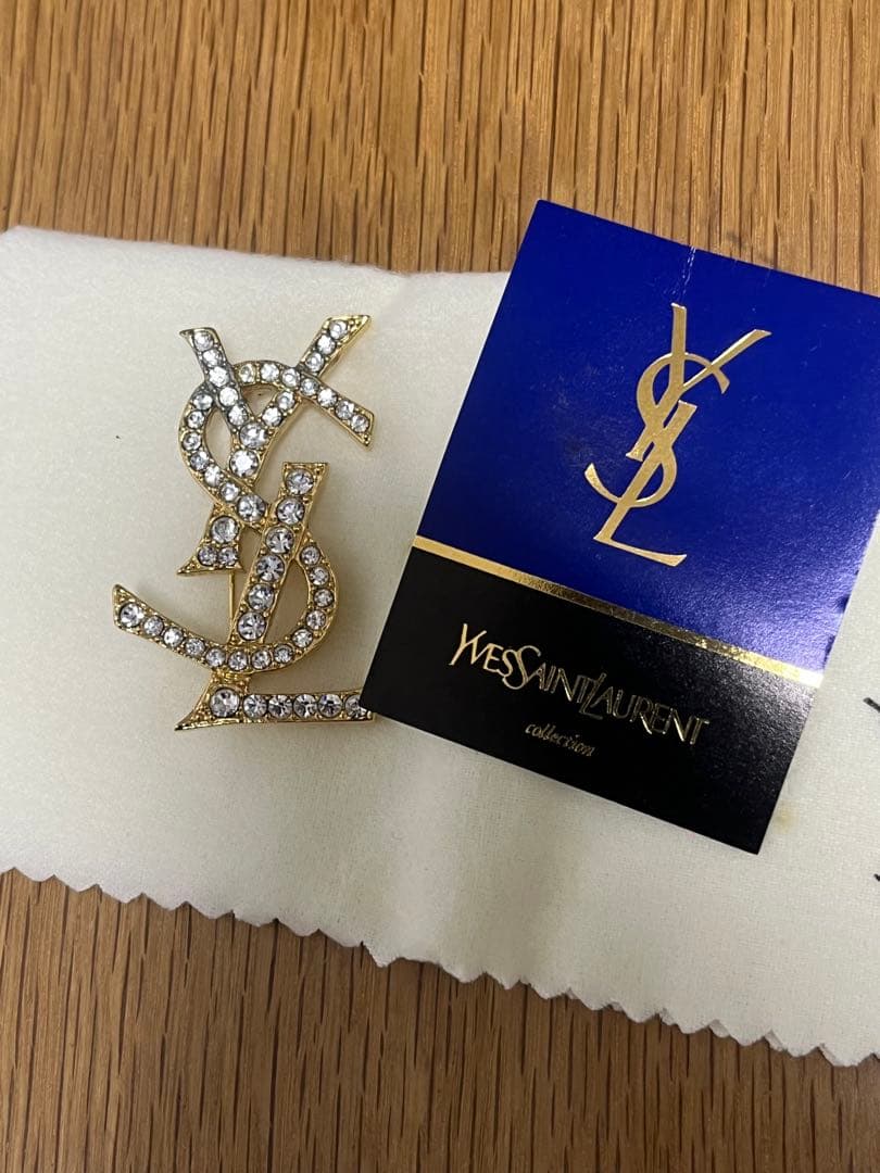 Yves Saint Laurent ロゴブローチ Saint Laurent Pre-Owned YSL ブローチ | シルバートーン | FARFETCH JP