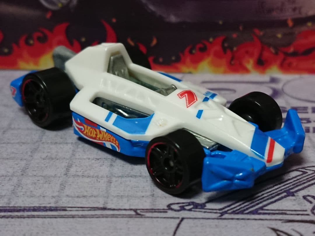 アロー ダイナミック / ホワイト YETI Roadie® 60 Wheeled Cool Box – YETI EUROPE