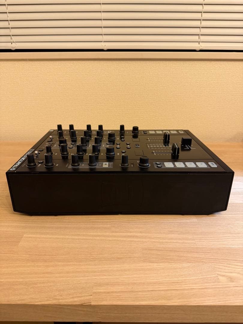 TRAKTOR KONTROL Z2 TRAKTOR KONTROL Z2 - первый профессиональный