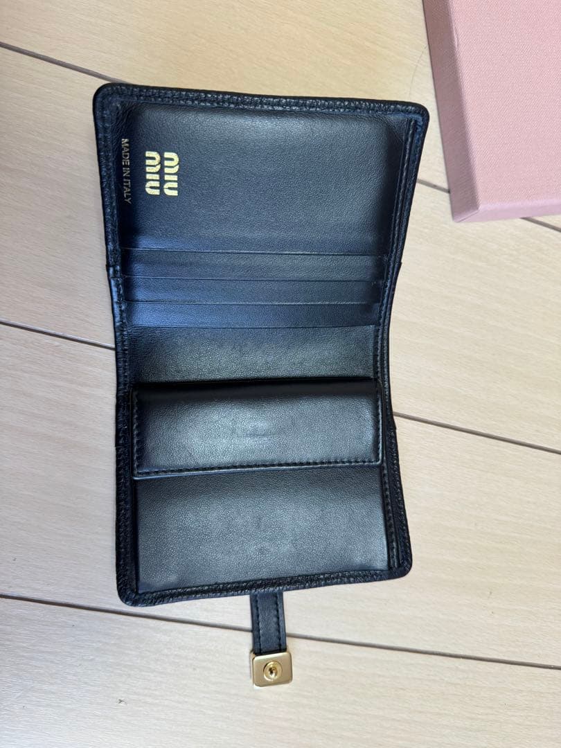 MIU MIU ブラック 2つ折り財布