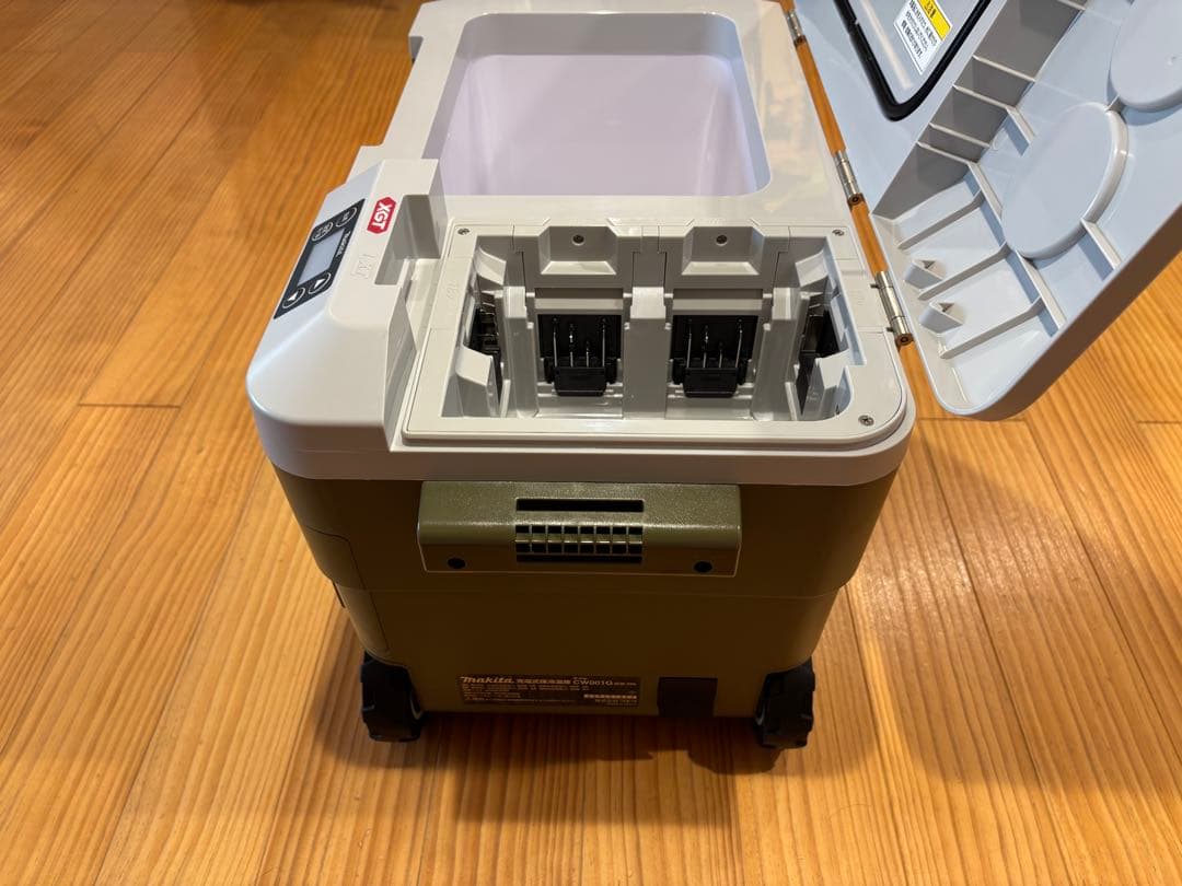 Makitaポータブル冷蔵庫 CW001Ｇ＋バッテリー18v６.0ah2個付美品