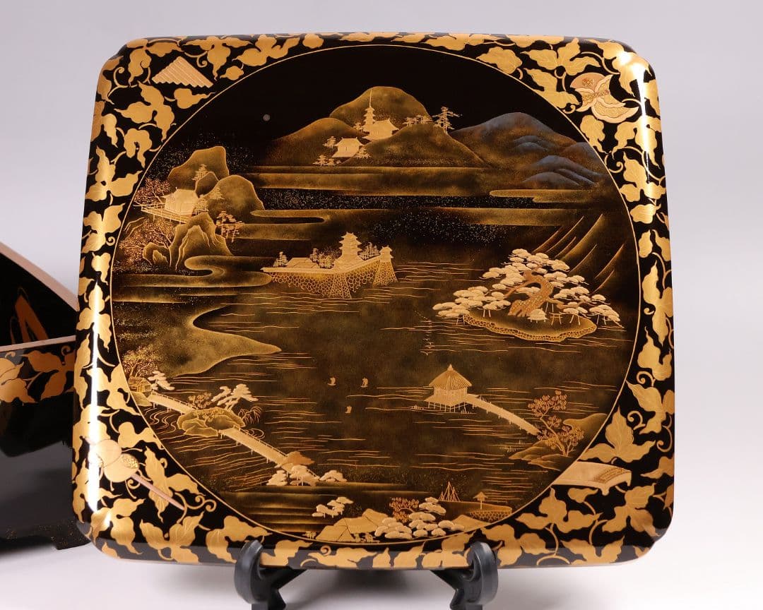 【MA698】加賀蒔絵 饅羹重 楼閣山水楽器唐草 金蒔絵 木製 饅頭箱 菓子器