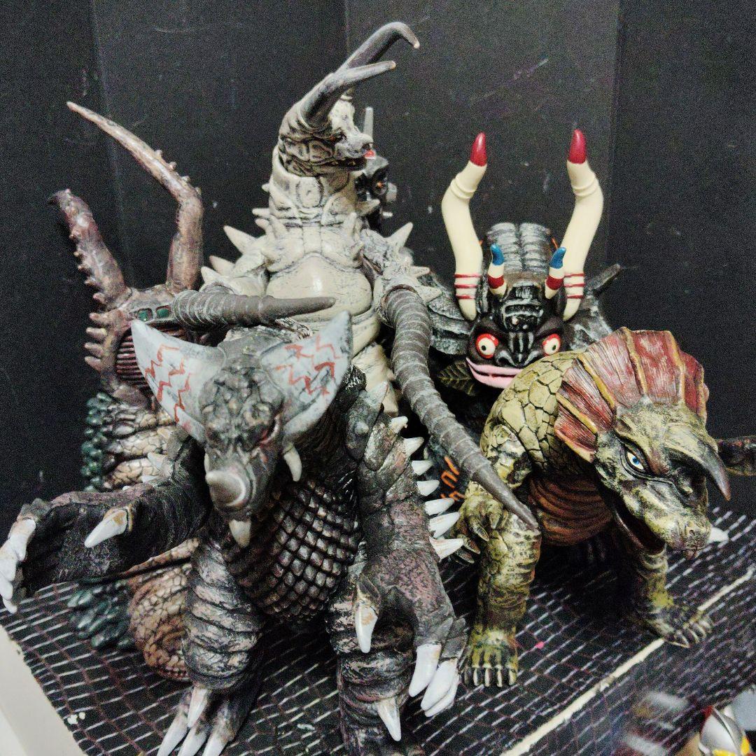 しんウルトラ怪獣旧型ソフビカプセル怪獣、グドンvsツインテール、EXゴモラ しんウルトラ怪獣旧型ソフビカプセル怪獣、グドンvsツインテール、EX