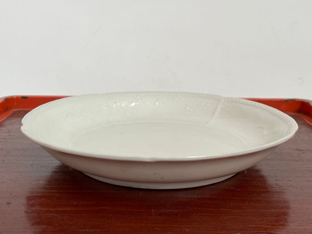 骨董　アンティーク　柿右衛門白磁　陽刻　印刻　柿右衛門　輪花皿　松竹梅　六寸皿