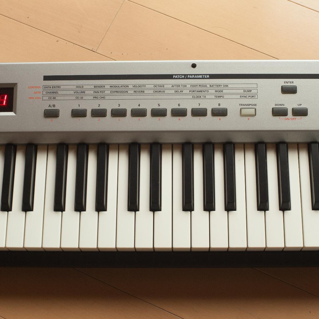 ROLAND A-37 MIDI キーボード コントローラー, 76鍵盤 - 鍵盤楽器安い 価格