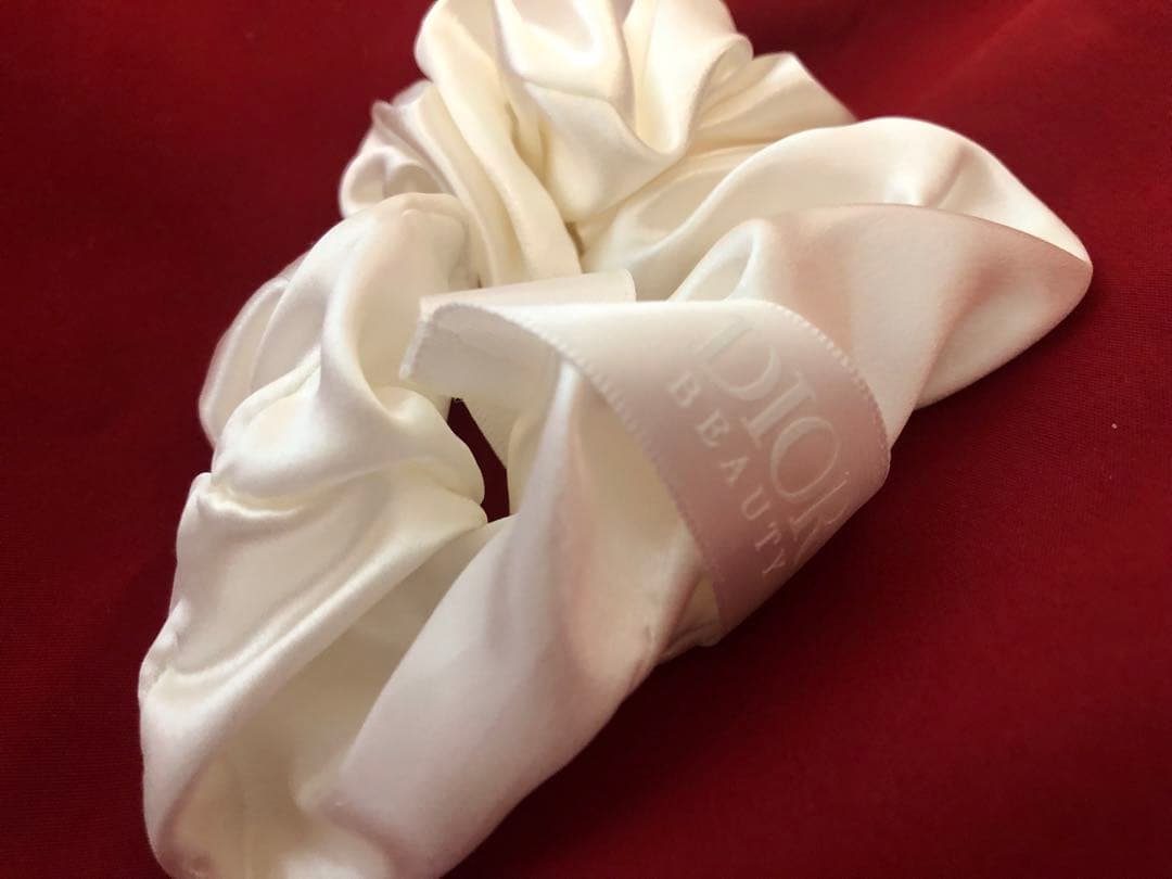 Dior ノベルティメイクアップポーチ アイマスク・シュシュ・コットンケース付き