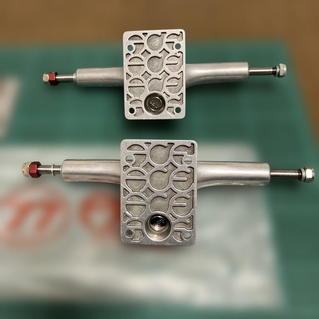 ACE 77 スケートボード トラック