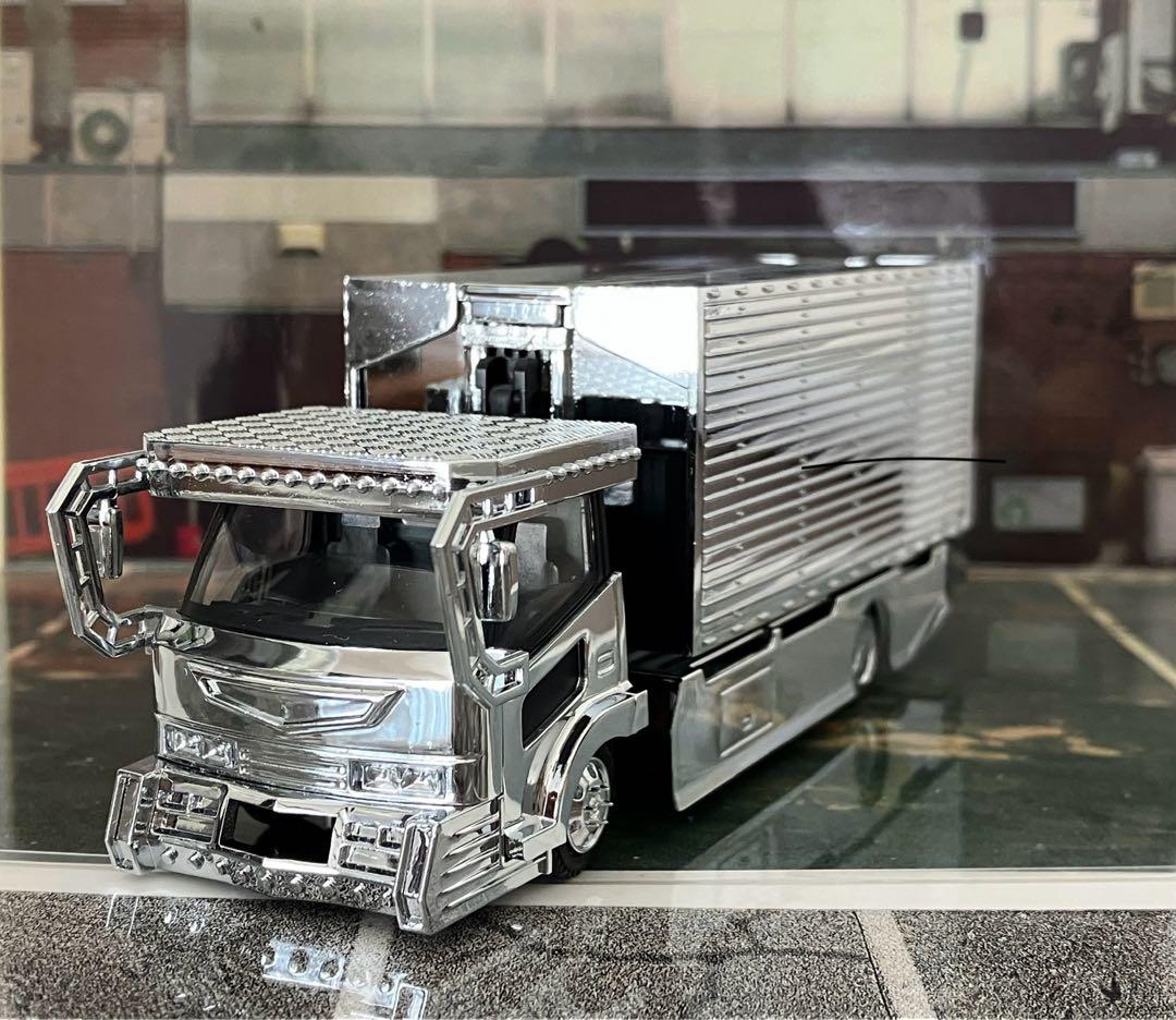 シルバー トラック型ミニカー 1/64