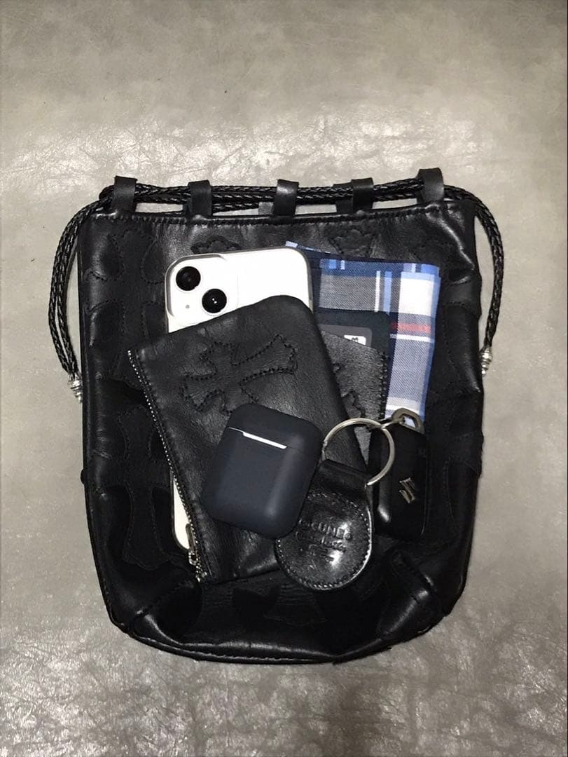 レザー巾着　クロスパッチ、総柄