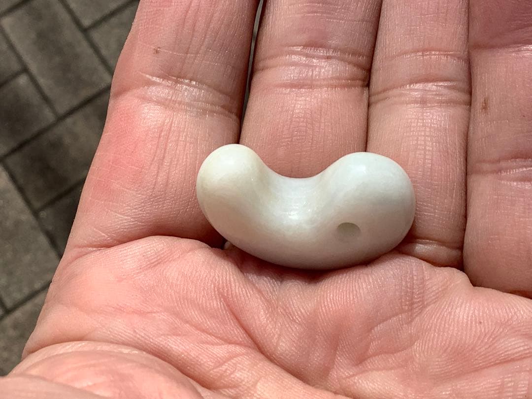 極上物✳きらきら味の素‼️小滝産糸魚川翡翠勾玉 氷の世界へアイス