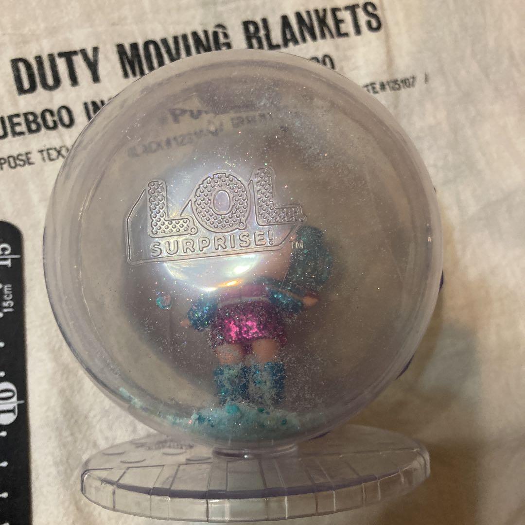 LOL サプライズ　フィギュア　ケース付き