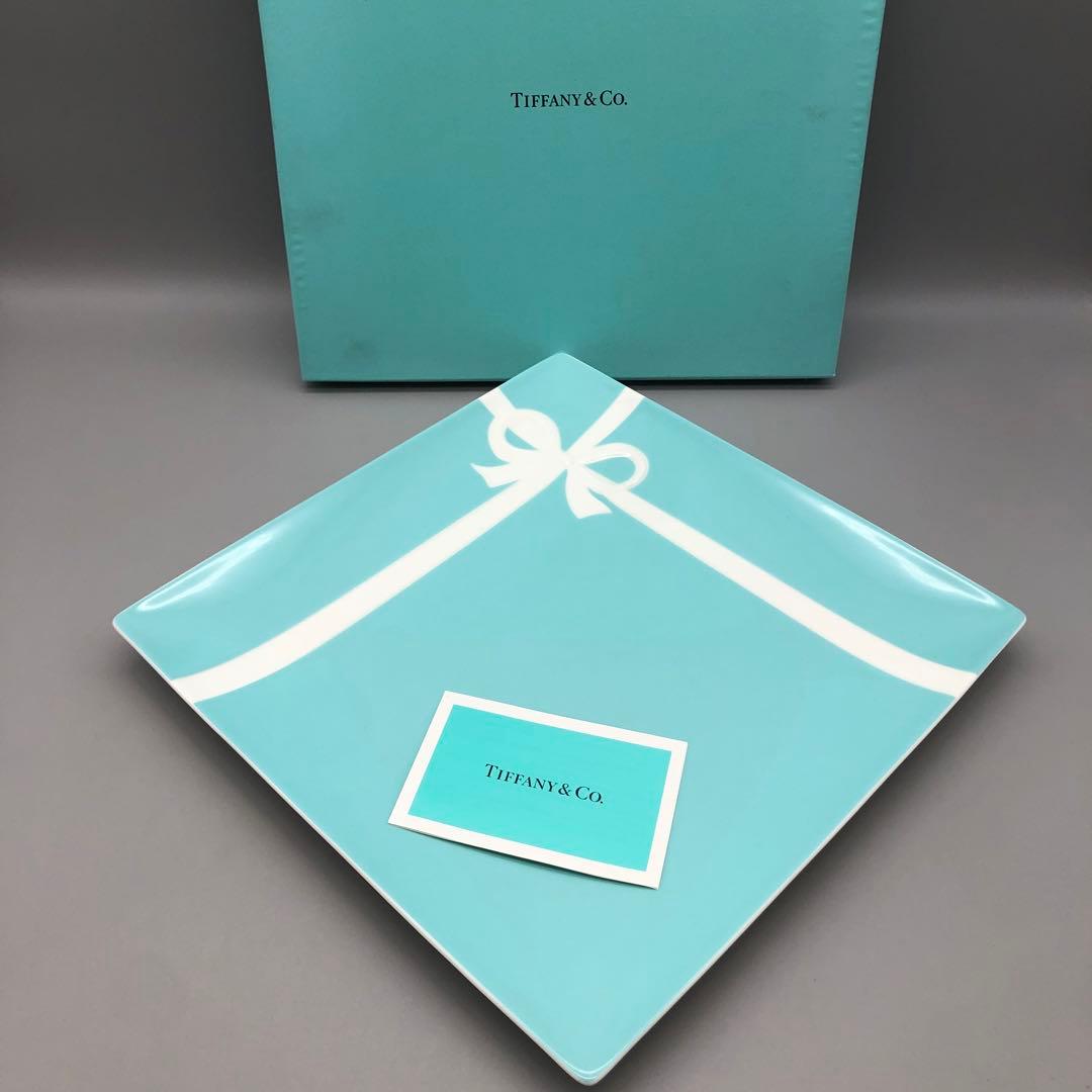 新品未使用箱入りティファニーブルーボックススクエアリボンプレート皿