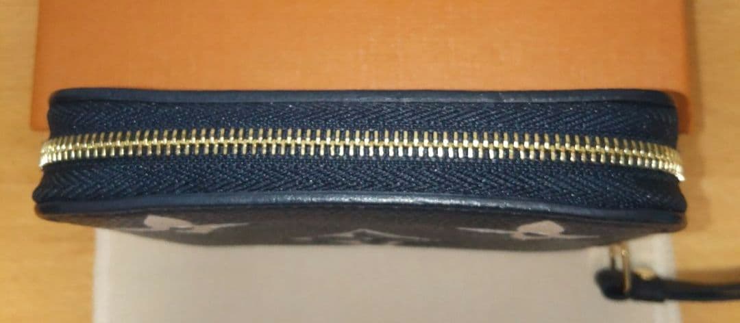 三連休限定値下げ☆未使用☆ヴィトン ジッピーパース モノグラムアンプラント