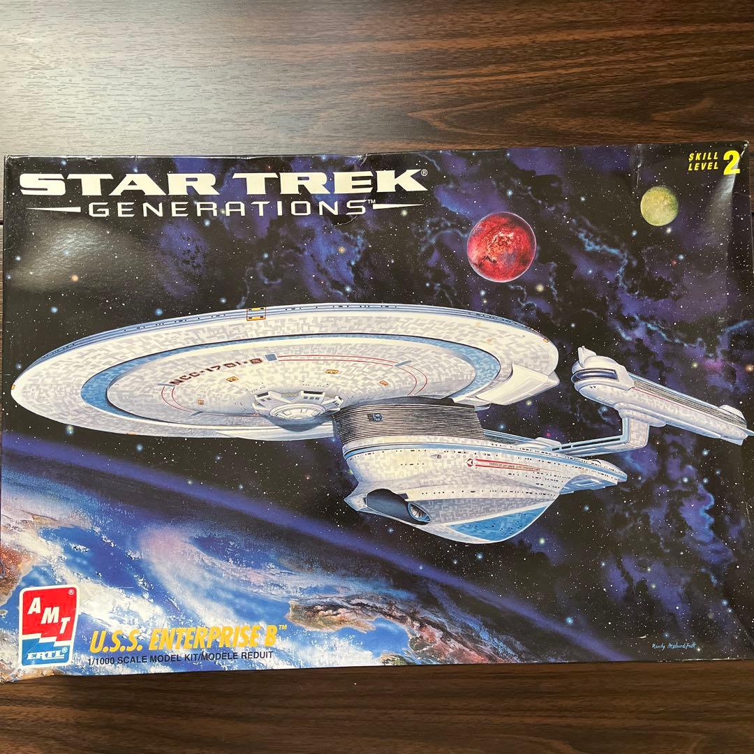 スタートレック U.S.S.エンタープライズ号プラモデルとソフビフィギュア 6体