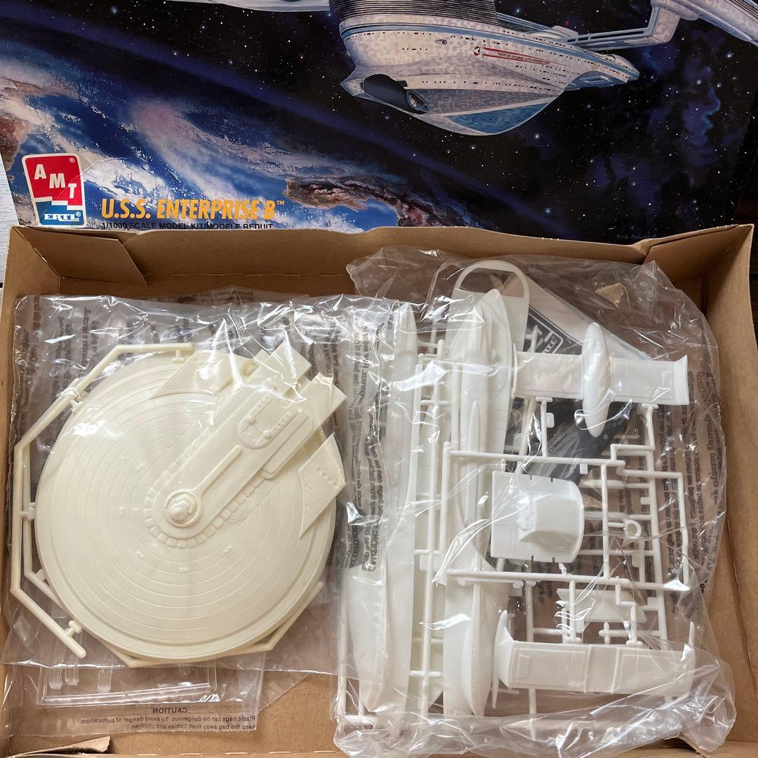 スタートレック U.S.S.エンタープライズ号プラモデルとソフビフィギュア 6体