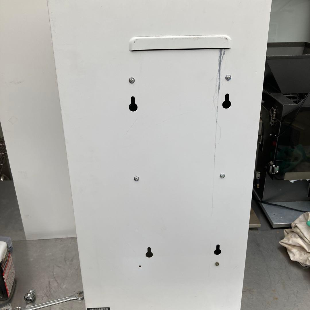 ガチャ機　カードガチャ　手動式自動販売機　鍵新品