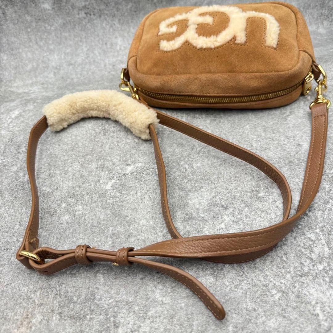 美品　UGG　アグ　辻希美　本革　スウェード　カメラバッグ　調整可　ブラウン