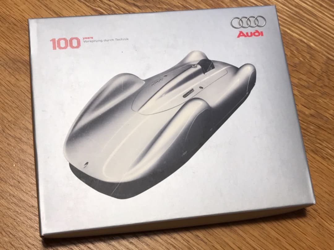 アウディ AUDI 創立100周年記念ピンズセット 未使用