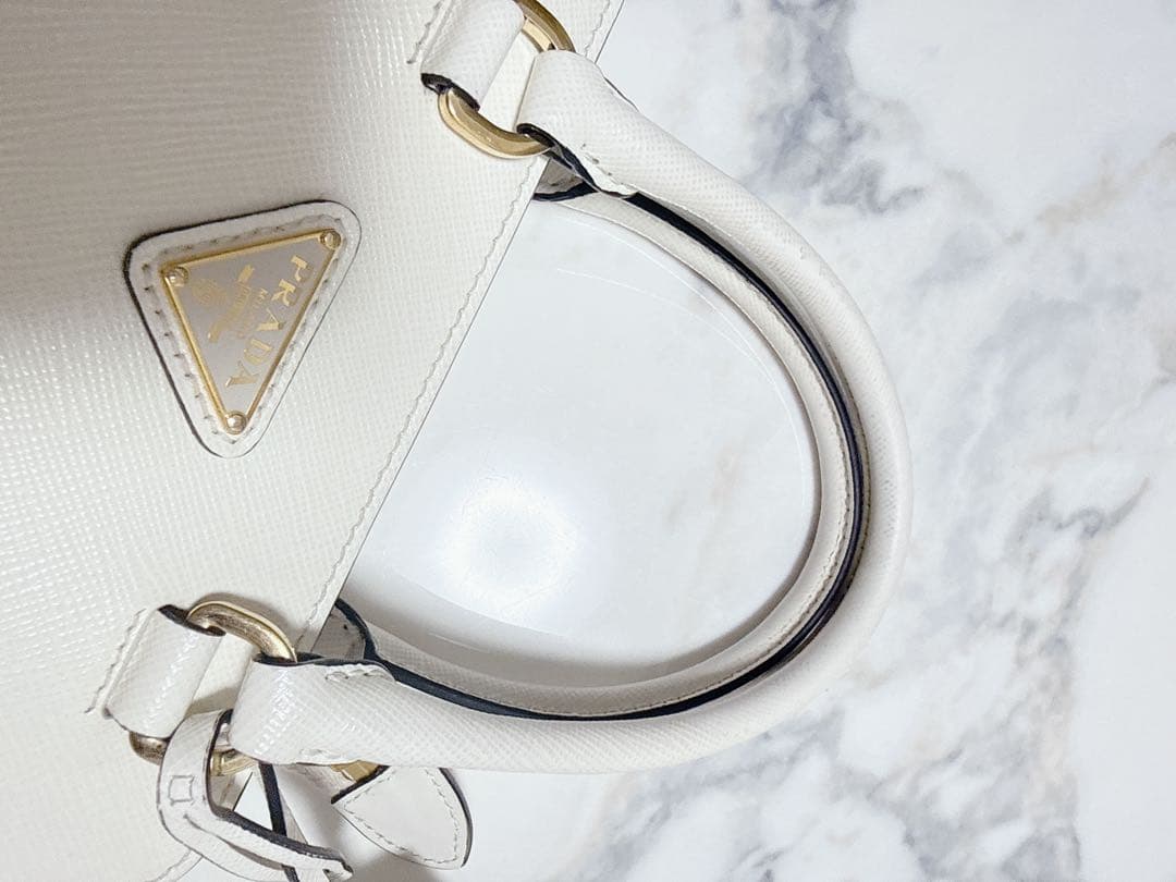 プラダ　トートバッグ　ハンドバッグ　ショルダーバッグ　ホワイト