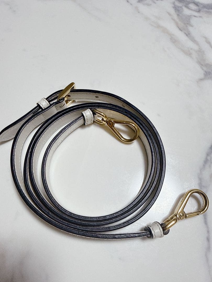 プラダ　トートバッグ　ハンドバッグ　ショルダーバッグ　ホワイト