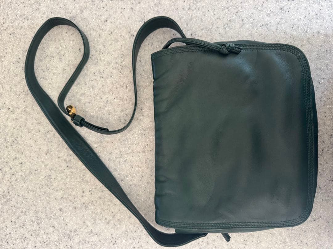 ダークグリーン ショルダーバッグ フラップ付き