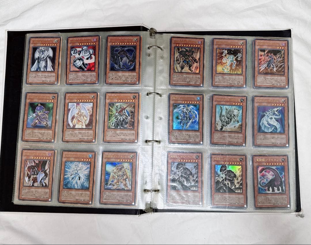 遊戯王　ファイル付き　キラカード大量