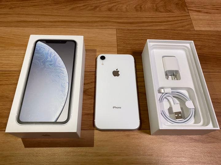 iPhone XR White 64 GB auおまけ付き