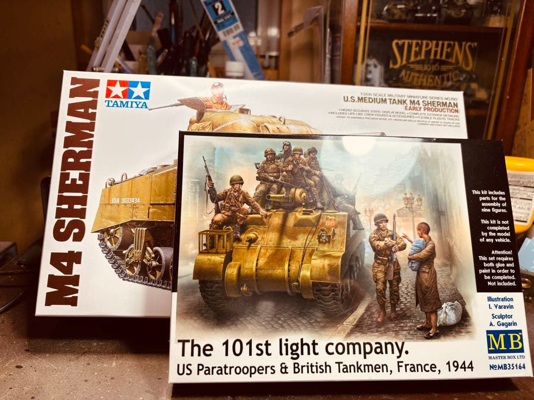 ホビーボス1／35 アメリカ軍落下傘部隊とイギリス軍タンク