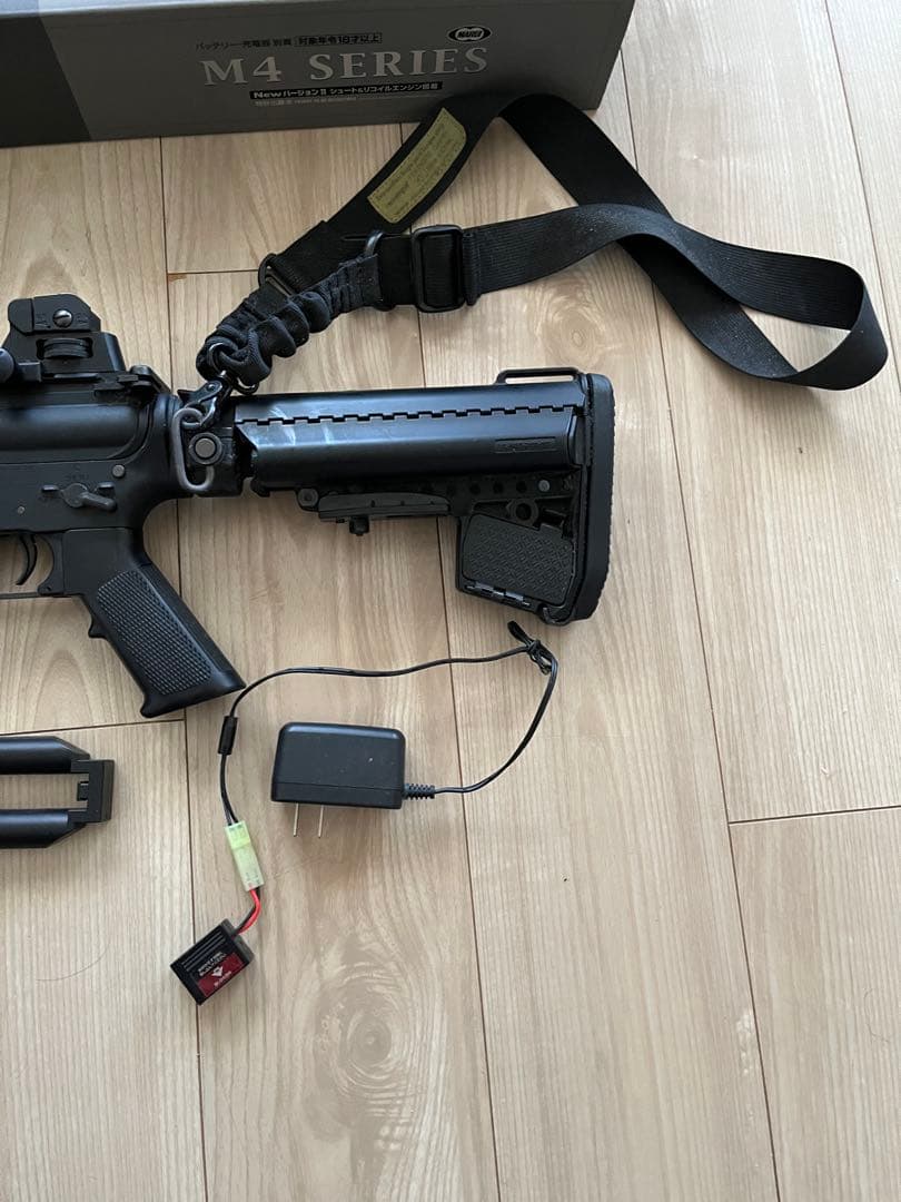 東京マルイ CQB-R M4 カスタム＋充電器＋専用バッテリー付き