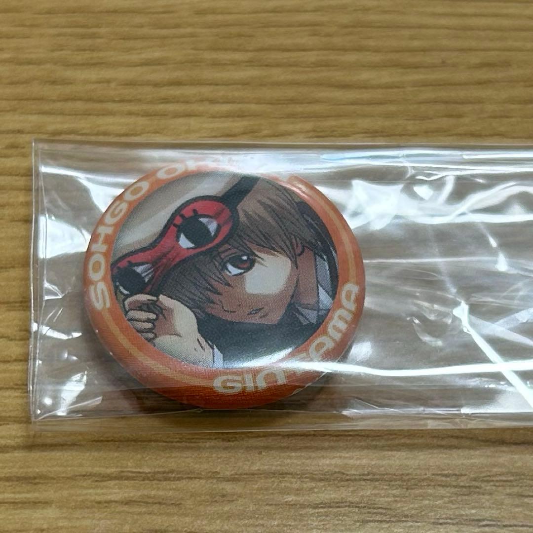 銀魂　缶バッジ　ミニ　沖田総悟 銀幕前夜祭り2013 沖田総悟 65mm缶バッジ 沖田と一杯Ver. [銀魂] | キャラクター公式