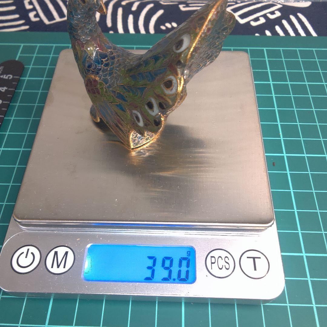 小物１ 七宝？ 孔雀デザインの金属製置物 つのがありません
