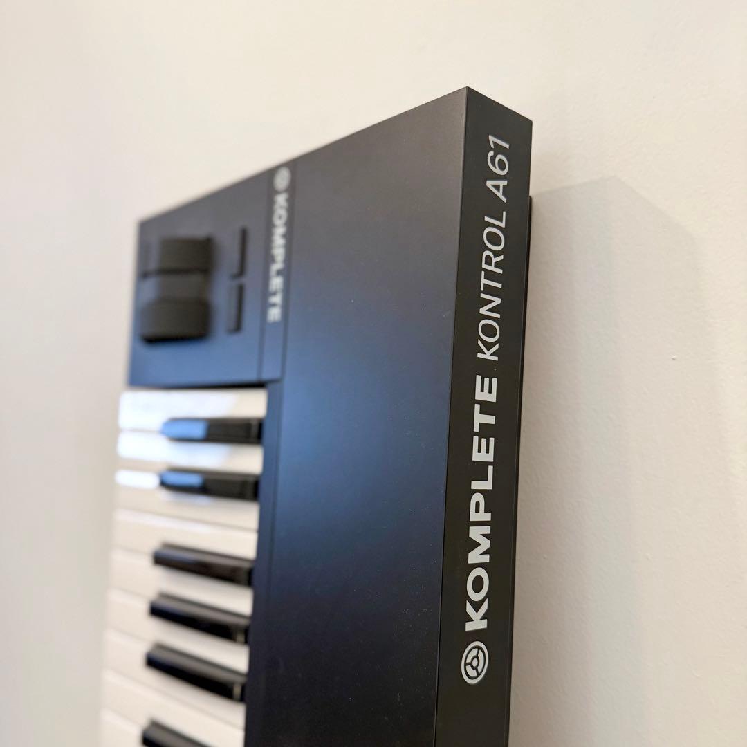 KOMPLETE KONTROL A61 MIDIキーボード