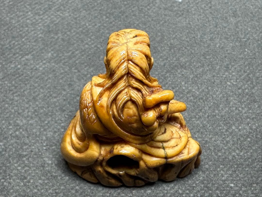 極上 根付 天然素材 アンティーク 骨董 飾り物 古美術品 置物 細密細工