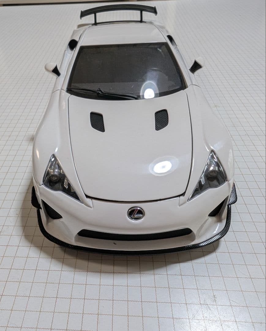 レクサスLFA 1/18ミニカー ホワイト