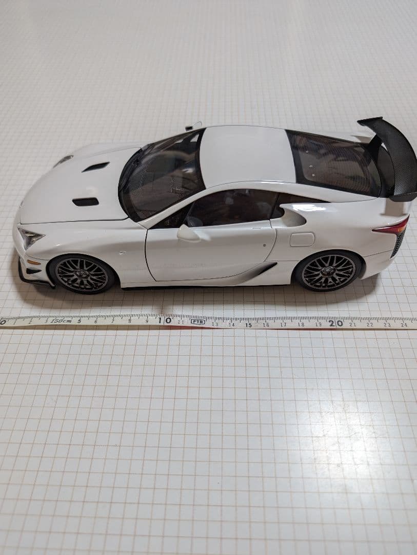レクサスLFA 1/18ミニカー ホワイト