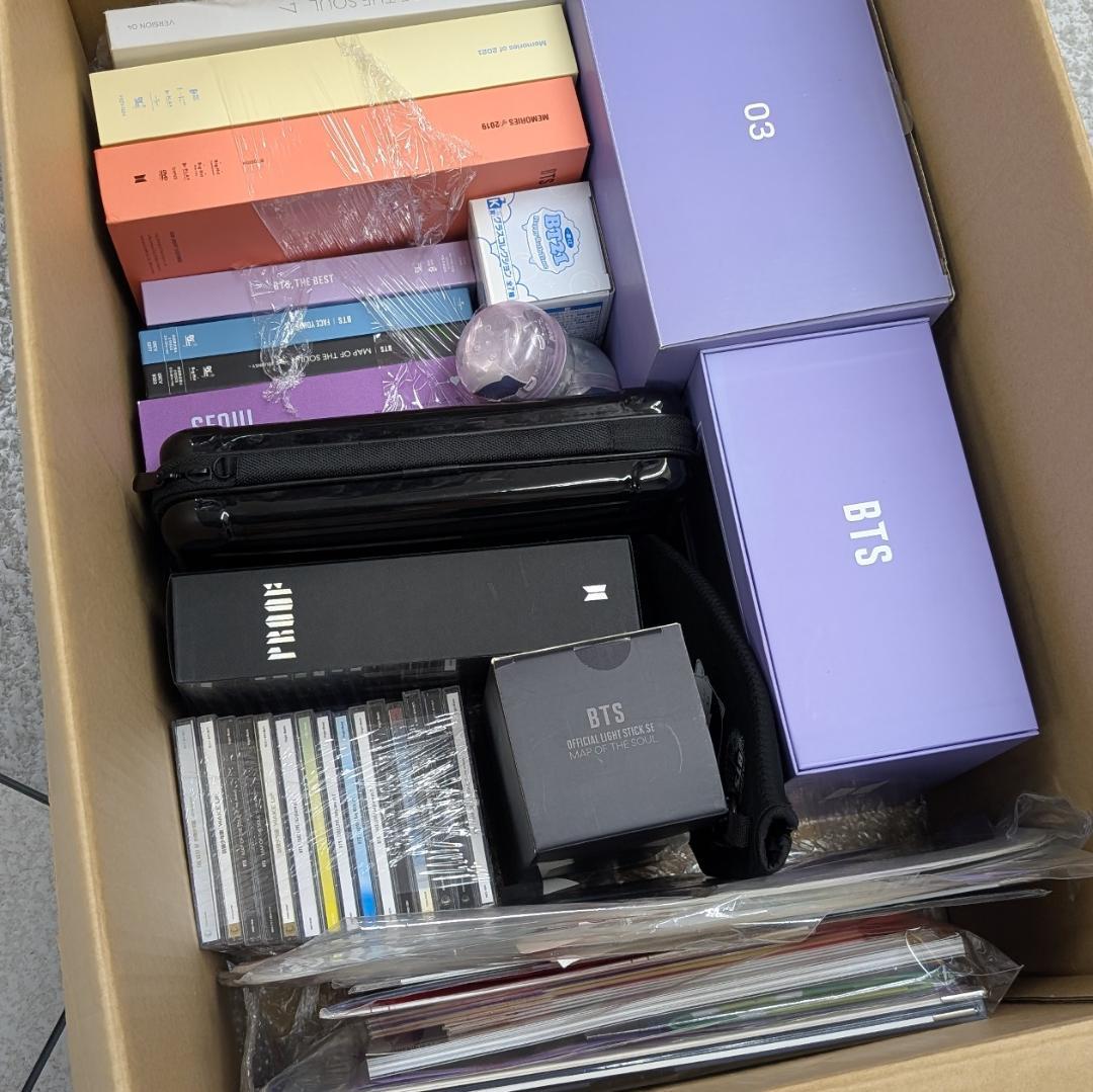 BTS グッズ 大量 20キロ まとめ売り ペンライト 缶バッジ