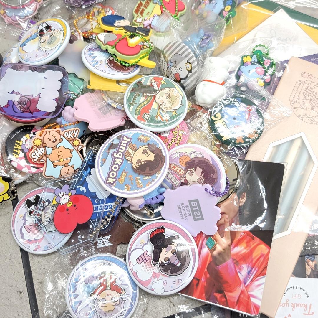 BTS グッズ 大量 20キロ まとめ売り ペンライト 缶バッジ