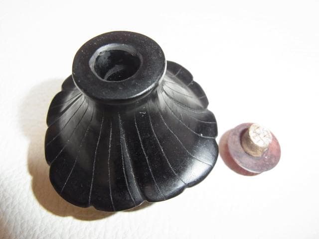 中国 清新時代（1800年頃）大変美しい◇黒い石 手彫 黒い蓮（ハス） 鼻煙