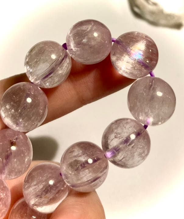 【るい】クンツァイト　虹玉あり　大玉12ミリ　内径16.8センチ