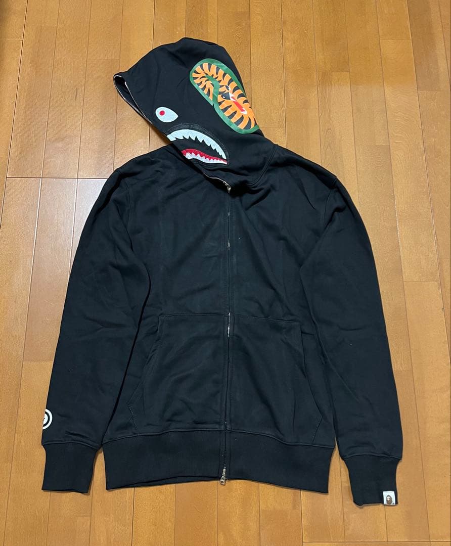 か*い様 A BATHING APE シャークパーカー