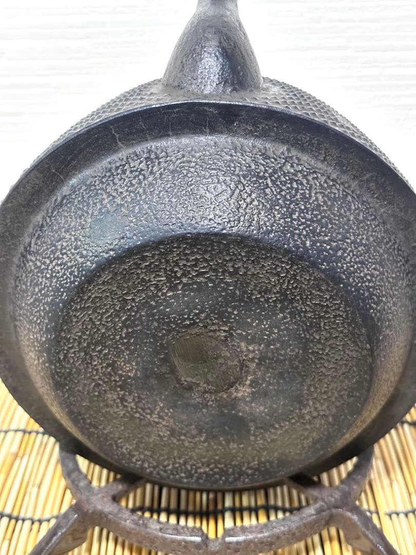 未使用品　南部伝統工芸士 及川寛治作真作保証　九重形１５型アラレ　南部鉄瓶　鉄瓶